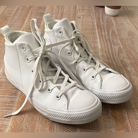White leather high top converse sneakers in great condition! - Picture 3 of 8
